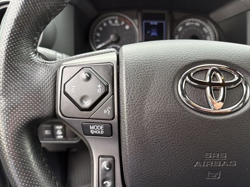 Used 2021 Toyota Tacoma TRD Off-Road image 19