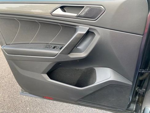Used 2023 Volkswagen Tiguan SE w/ Panoramic Sunroof Package FWD image 20