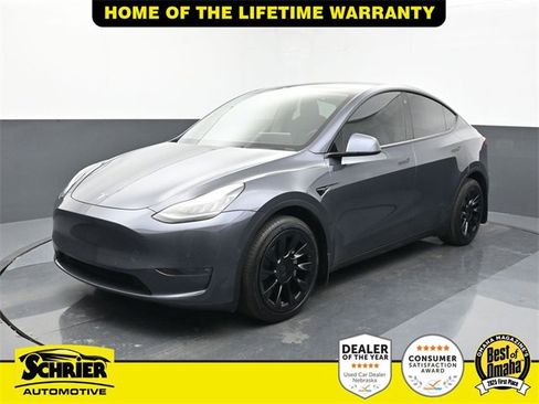 Used 2022 Tesla Model Y Long Range image 1