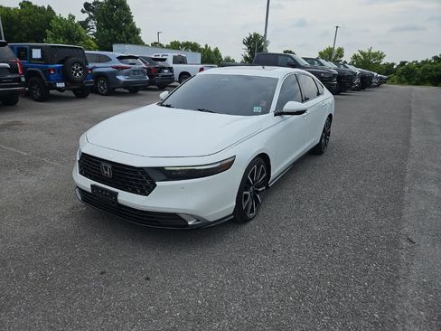Used 2023 Honda Accord Touring image 3