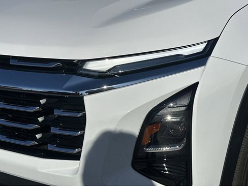 Certified 2025 Chevrolet Equinox LT image 11