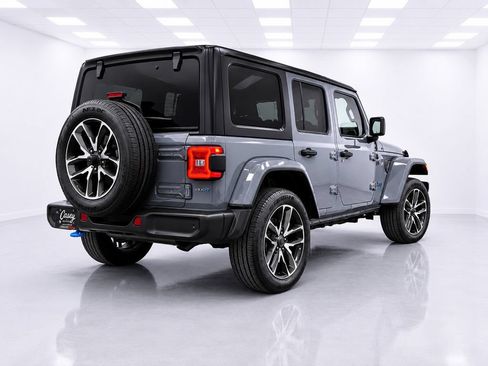Used 2024 Jeep Wrangler Unlimited w/ Convenience Group AWD/4WD image 8