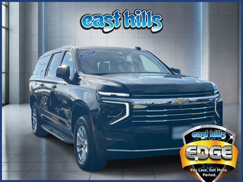 Certified 2025 Chevrolet Suburban LT image 1