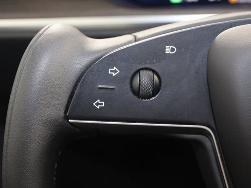 Used 2022 Tesla Model X image 43