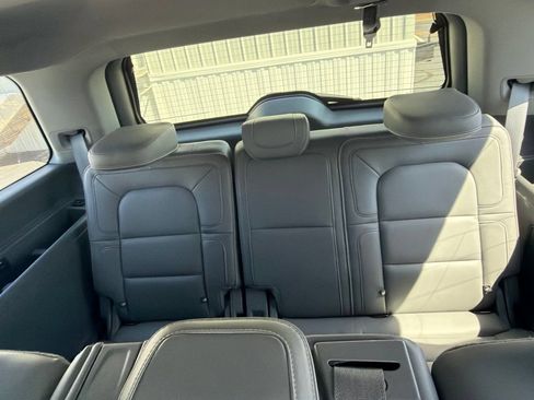 Used 2018 Lincoln Navigator Select w/ Technology Package AWD/4WD image 8