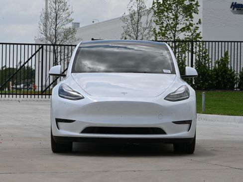 Used 2023 Tesla Model Y Long Range AWD/4WD image 3