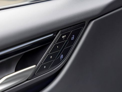 New 2025 Porsche Macan Electric image 24