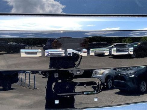Used 2025 GMC Yukon Denali AWD/4WD image 23