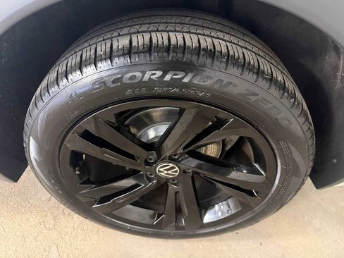 Certified 2023 Volkswagen Tiguan SE R-Line AWD/4WD image 9
