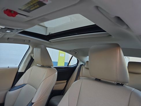 Used 2019 Lexus ES 350 image 6