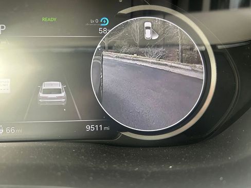 Used 2024 Genesis Electrified GV70 Advanced image 9