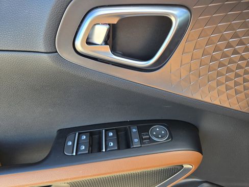 Used 2025 Kia Soul EX image 17