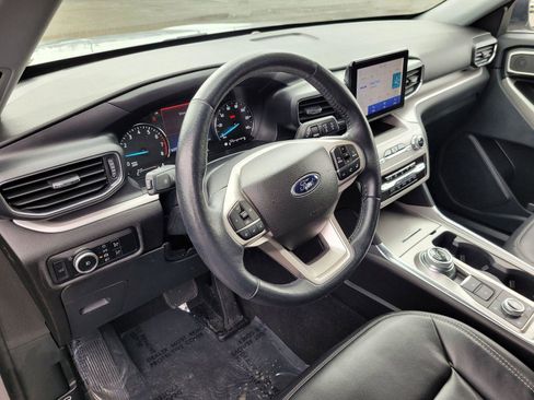 Used 2023 Ford Explorer XLT w/ Equipment Group 202A AWD/4WD image 9