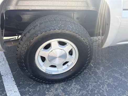 Used 2004 GMC Sierra 1500 SLE w/ Safe And Sound Package AWD/4WD image 11