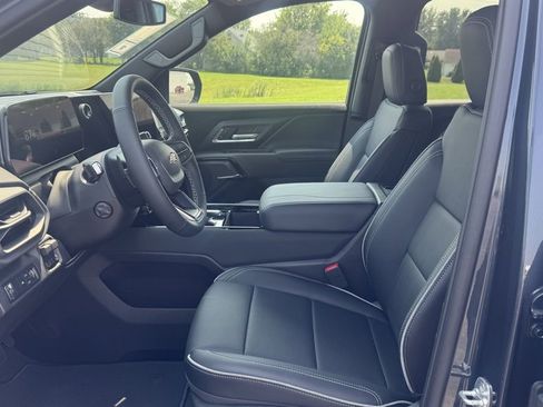 New 2025 Chevrolet Silverado EV LT image 10