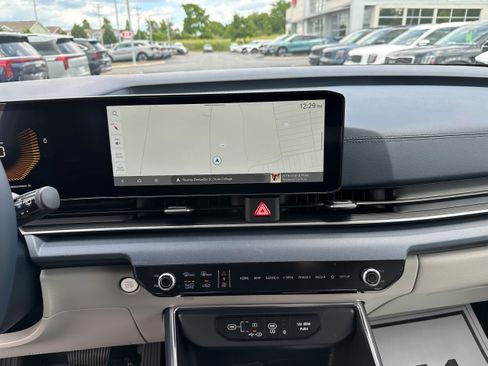 New 2026 Kia Carnival EX FWD image 33