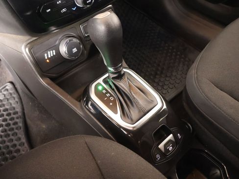 Used 2022 Jeep Renegade Altitude image 9