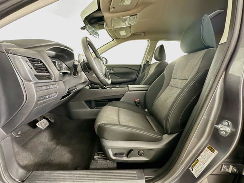 Used 2025 Nissan Rogue SV FWD image 13