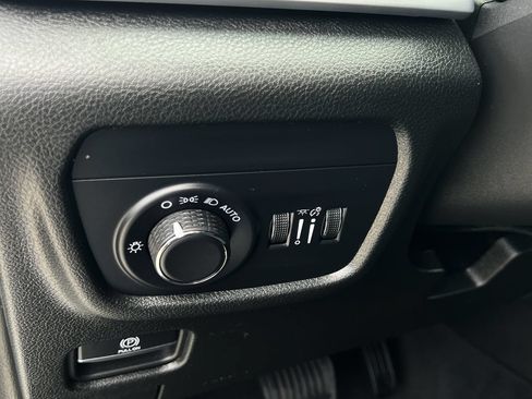 Used 2024 Jeep Grand Cherokee L Altitude AWD/4WD image 12