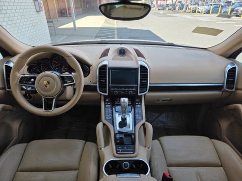 Used 2016 Porsche Cayenne AWD/4WD image 16