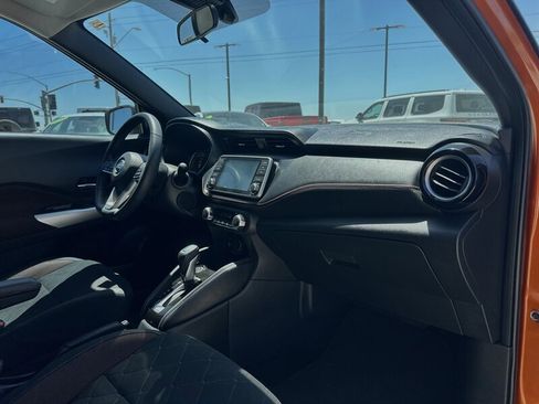 Used 2020 Nissan Kicks SR image 5