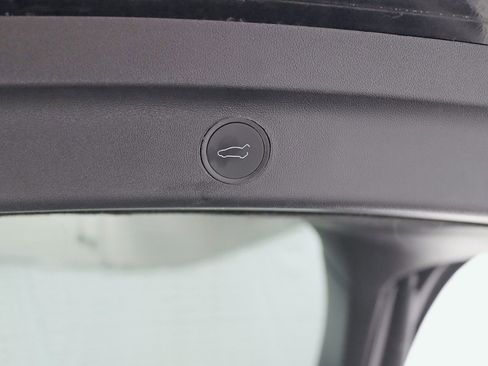 Used 2024 Tesla Model Y Long Range image 39