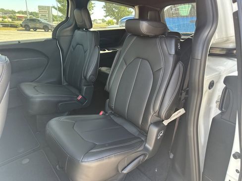 New 2026 Chrysler Pacifica Select image 45