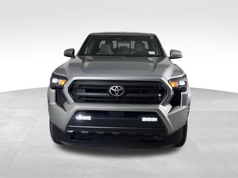 Used 2025 Toyota Tacoma SR5 AWD/4WD image 11
