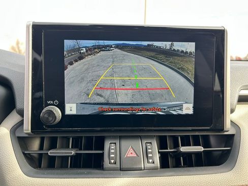 Used 2023 Toyota RAV4 XLE Premium image 22