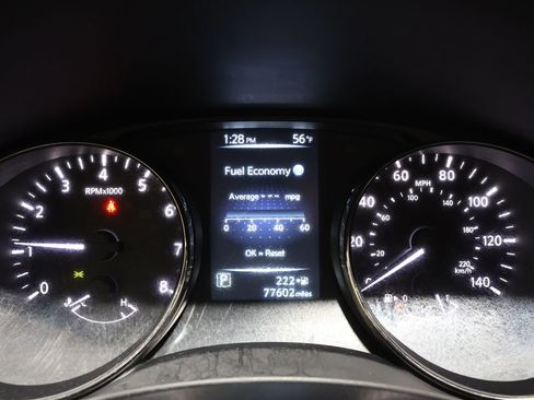 Used 2017 Nissan Rogue SV w/ SV Premium Package image 11