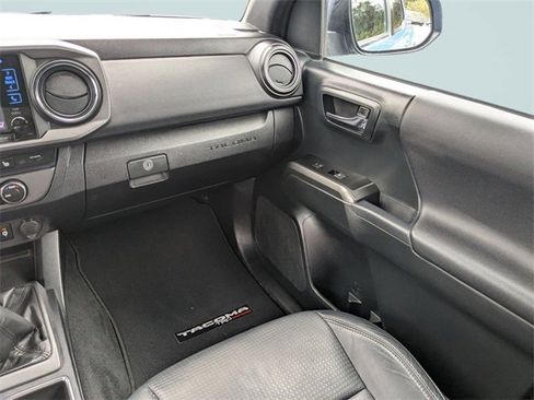 Used 2019 Toyota Tacoma TRD Off-Road image 16