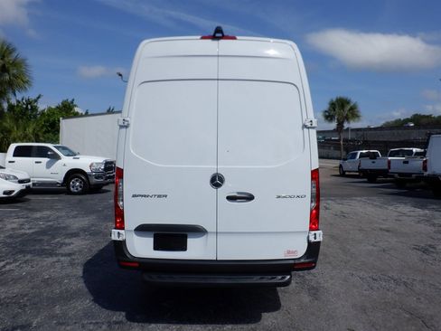 Used 2024 Mercedes-Benz Sprinter 3500 image 4
