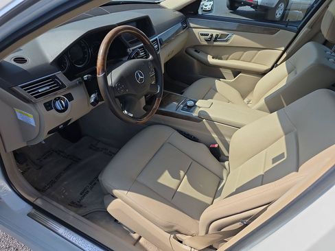 Used 2011 Mercedes-Benz E 350 4MATIC Wagon image 4