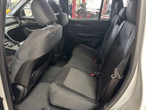 Used 2024 Jeep Grand Cherokee Laredo X w/ Luxury Tech Group I RWD image 16