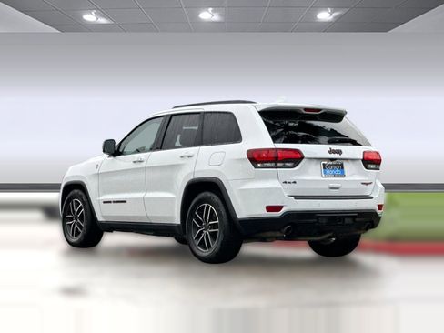Used 2021 Jeep Grand Cherokee Trailhawk image 3