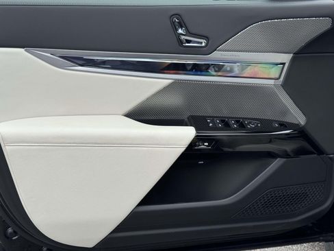 Used 2023 BMW 760i xDrive image 18