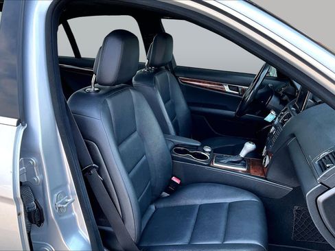 Used 2011 Mercedes-Benz C 300 4MATIC Sedan image 7