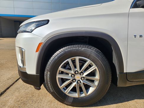Certified 2023 Chevrolet Traverse LT image 9