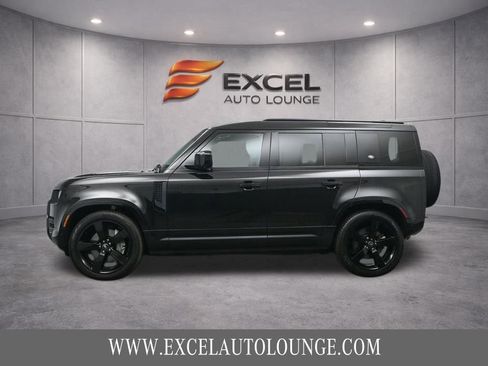 Used 2023 Land Rover Defender 110 X-Dynamic SE image 3