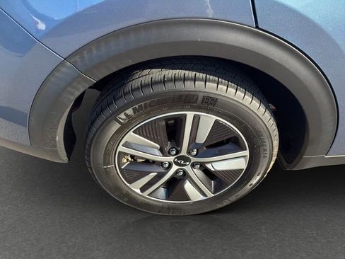 Used 2022 Kia Niro EX Premium image 10