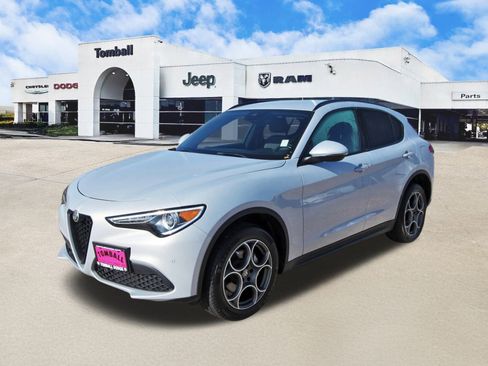 Used 2022 Alfa Romeo Stelvio Sprint image 3