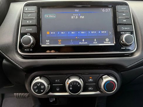 Used 2021 Nissan Versa S image 21