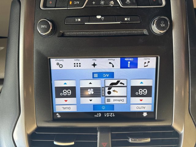 Used 2017 Ford Fusion SE w/ Fusion SE Technology Package FWD image 23