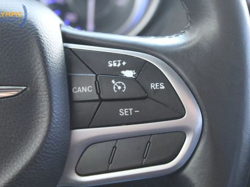 Used 2017 Chrysler 300 Limited image 20