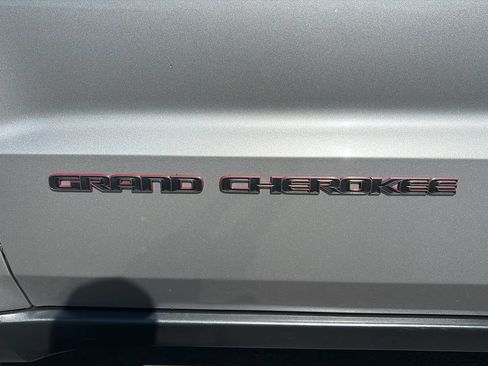 Used 2017 Jeep Grand Cherokee Trailhawk AWD/4WD image 17
