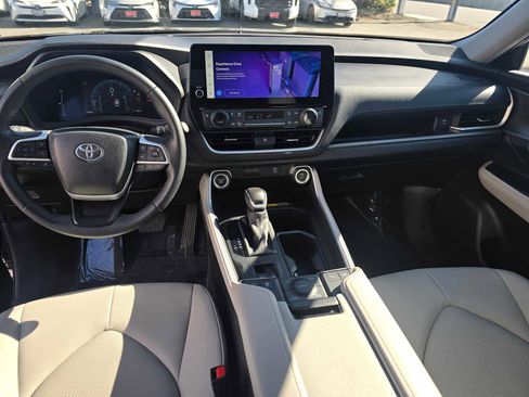 Used 2024 Toyota Grand Highlander XLE image 22