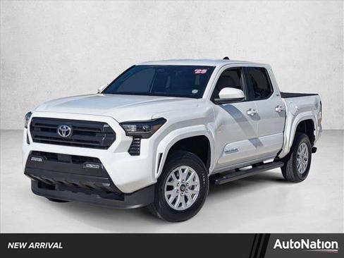 Used 2025 Toyota Tacoma SR5 image 1