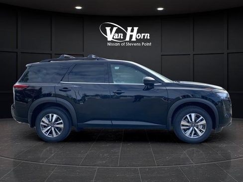 New 2026 Nissan Pathfinder SL image 2