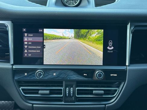 Certified 2023 Porsche Macan AWD/4WD image 12