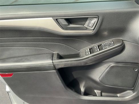 Used 2022 Ford Escape S image 24